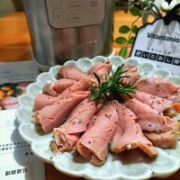 ビタントニオで豚ヒレ肉の低温調理❗
ハーブソルト付けて作りました